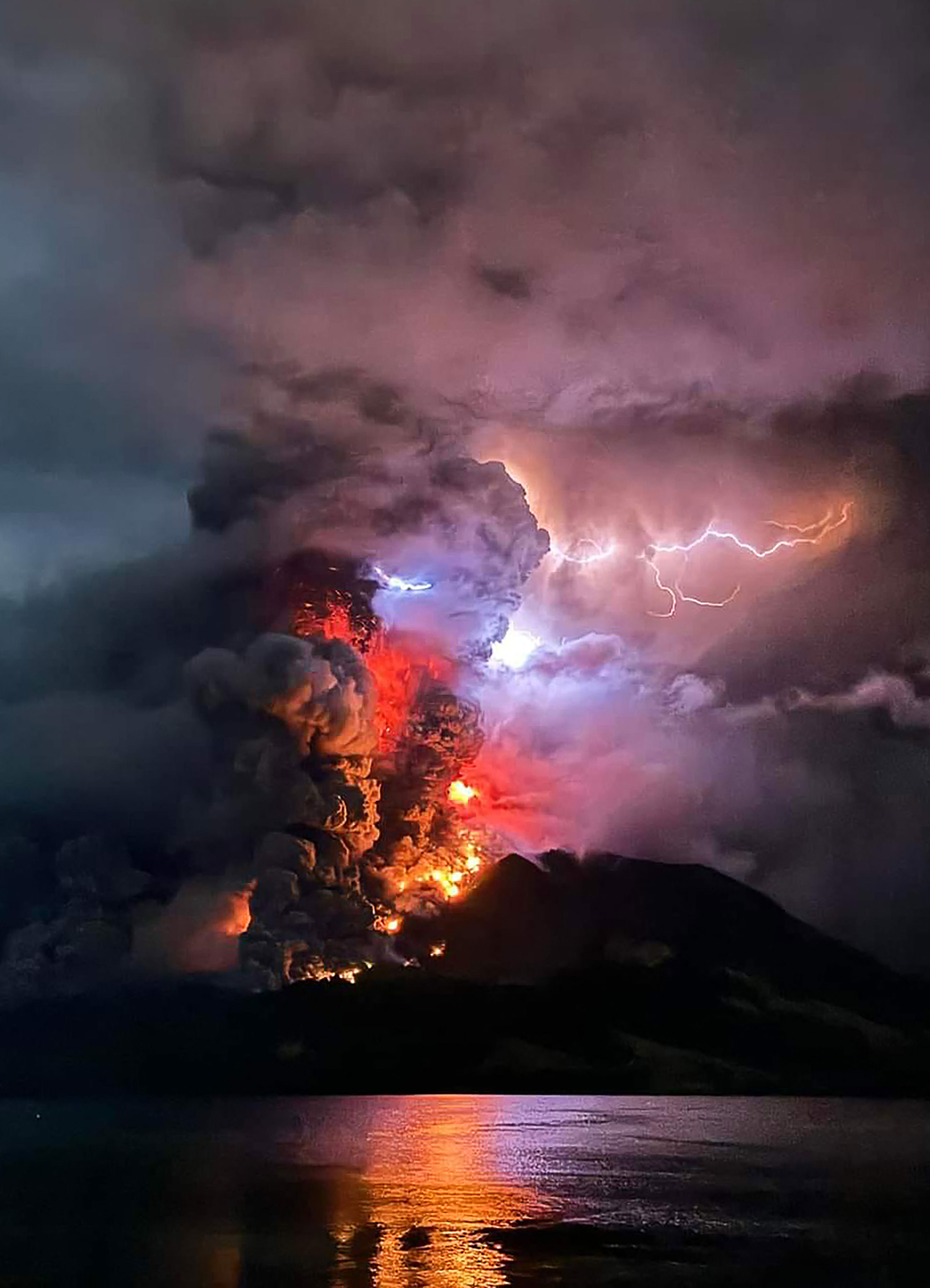 massive mt. ruang eruption sends plumes nearly 70,000 feet high