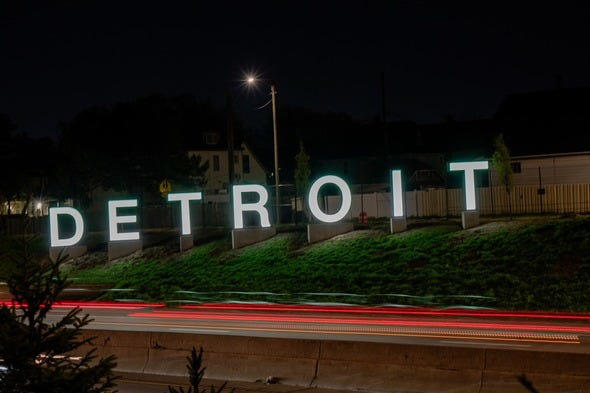 Lights added to I-94 Detroit sign; 5 more 'Welcome to Detroit' signs to ...