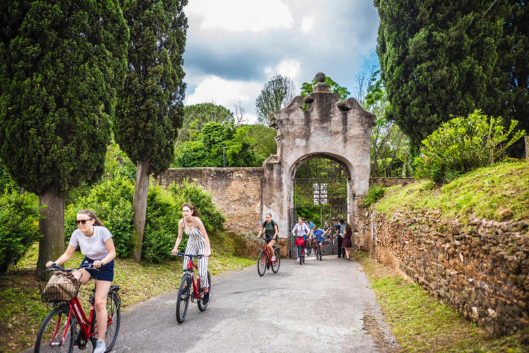 Get the most out of your trip to Rome with kids by booking a tour! From guided tours of the city's top attractions to golf cart tours, we have some ideas for an unforgettable family vacation!