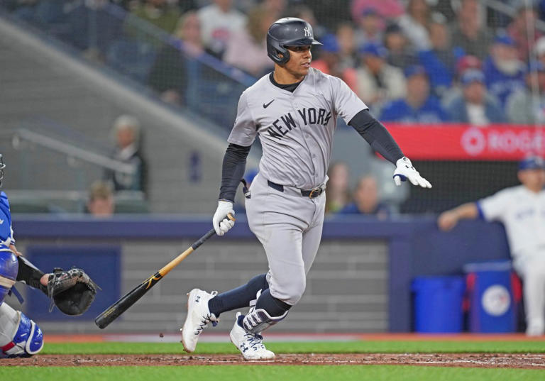 Juan Soto singles for the Yankees against the Blue Jays on Wednesday. Nick Turchiaro-USA TODAY Sports