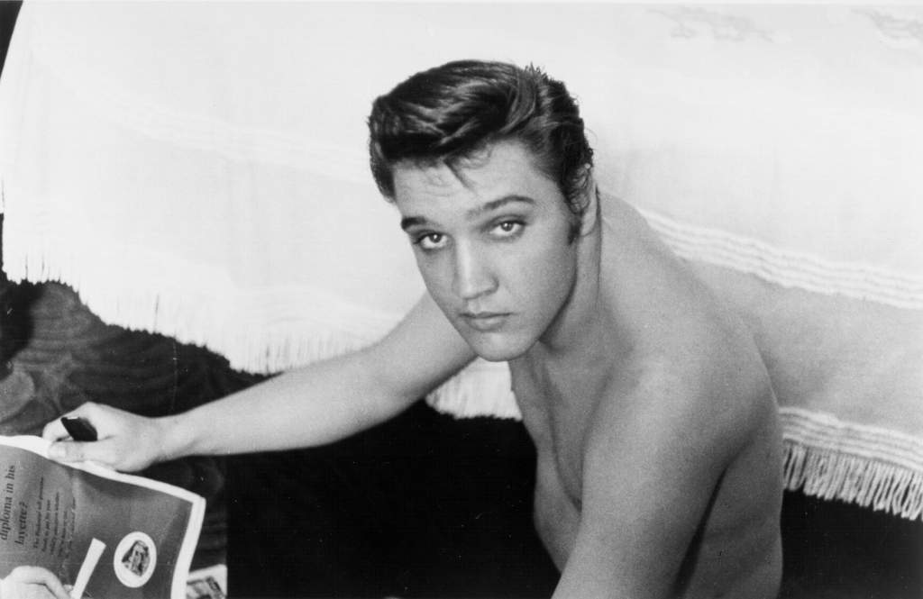 "Hound Dog" topped the charts for a record-breaking 11 weeks in 1956, a milestone that remained unbeaten for over three decades. When Elvis gyrated his hips during his performance on "The Milton Berle Show," he sparked a cultural revolution. The older generation saw it as a threat, while the youth saw it as a liberation, heralding a new era of musical expression. This song not only sold millions of copies but also earned a spot in the Grammy Hall of Fame in 1988.