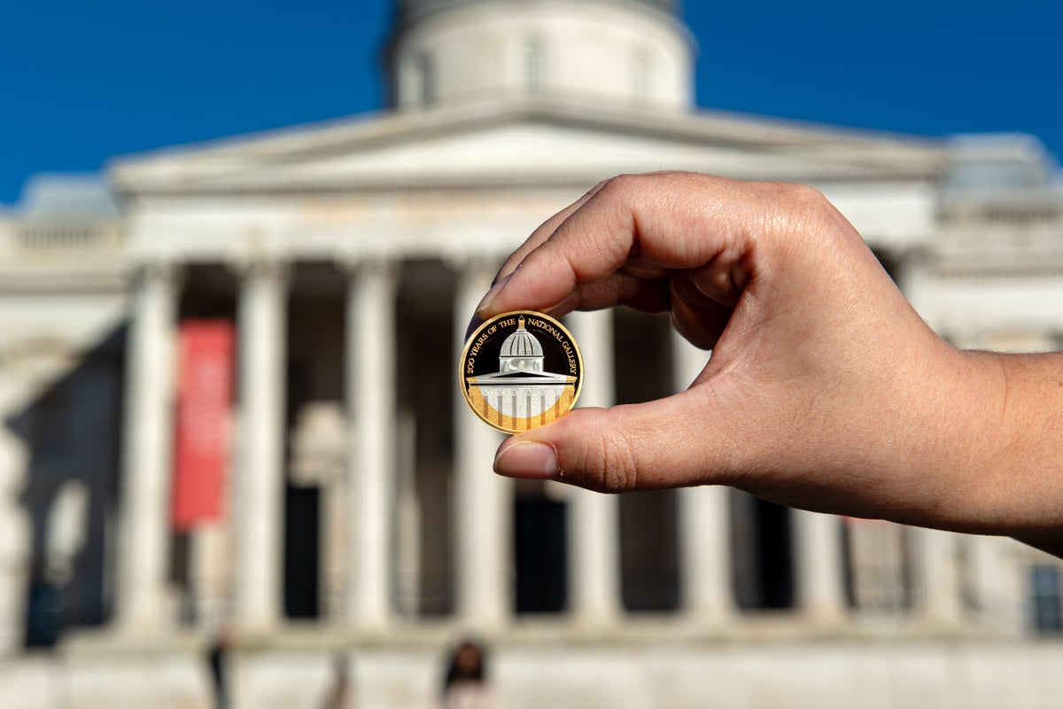 royal mint coin celebrates 200 years of the national gallery
