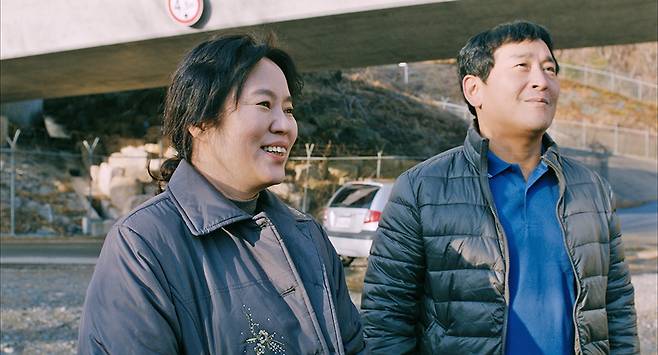 한국 공장 여성 노동자, 중년에 해외서 대박난 사연