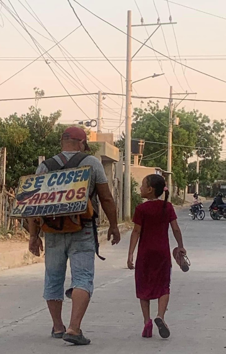 la conmovedora historia de un padre y su hija quienes recorren las calles reparando zapatos
