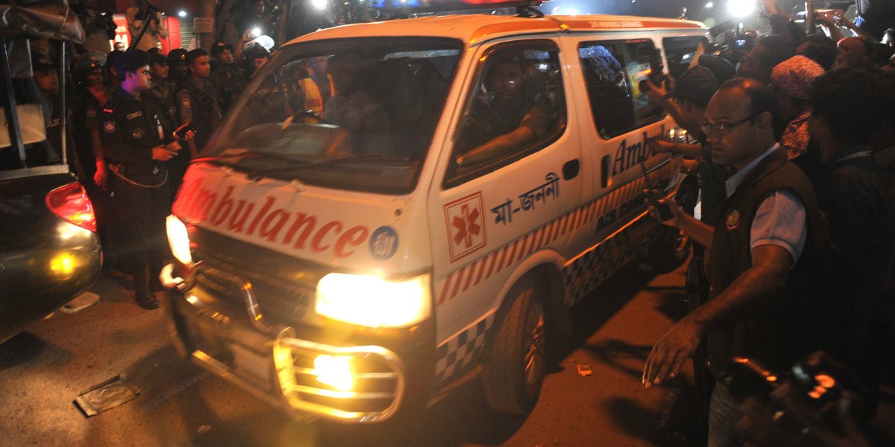 μπανγκλαντές: τουλάχιστον 11 άνθρωποι σκοτώθηκαν όταν φορτηγό παρέσυρε τέσσερα οχήματα