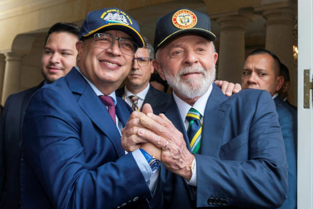 Petro recebe Lula no palácio presidencial, em Bogotá