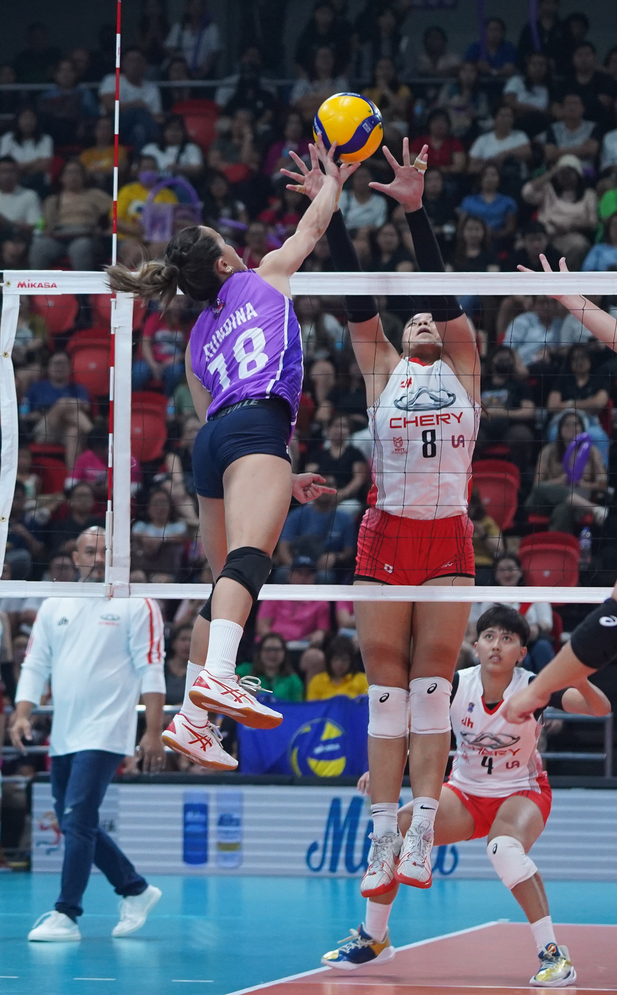 pvl: choco mucho tries to sweep way into title series