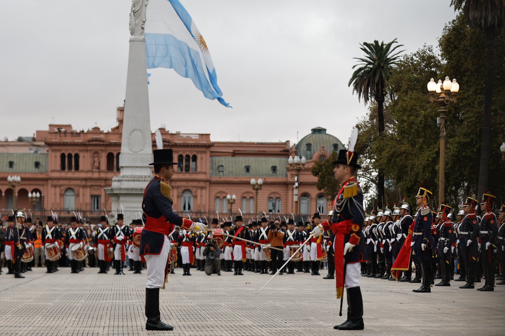 el ejército argentino lleva a cabo su primer cambio de guardia de regimientos históricos