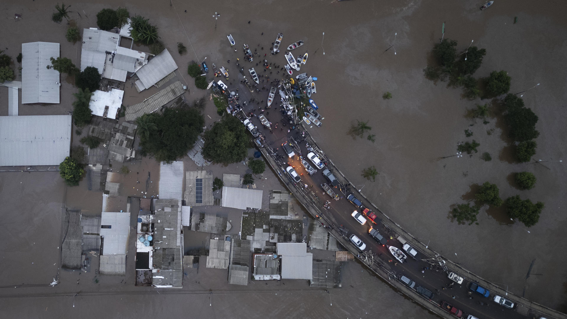porto alegre está sumergida bajo las aguas en una inundación histórica