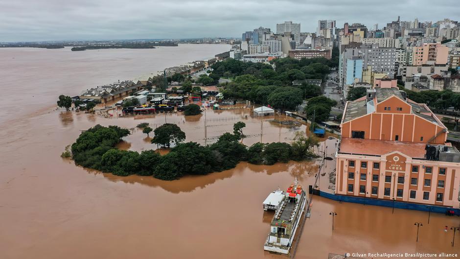 casi 70.000 desalojados por intensas lluvias en brasil