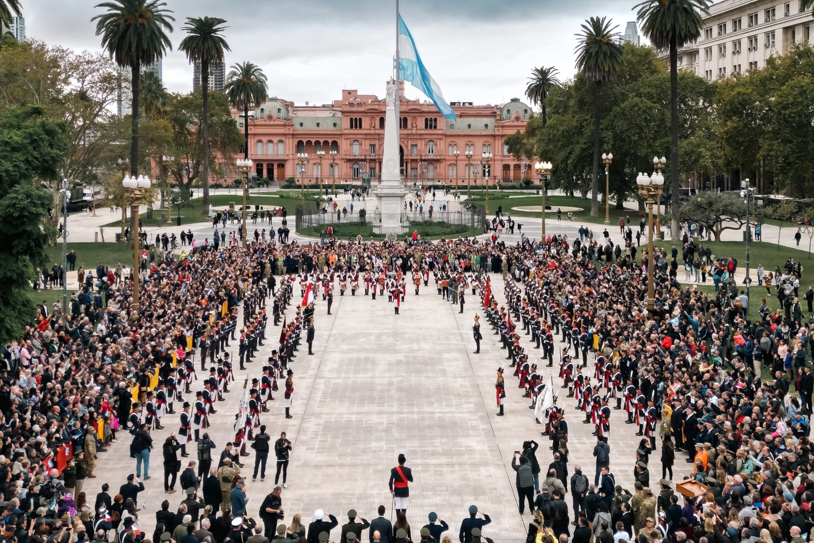 el ejército argentino lleva a cabo su primer cambio de guardia de regimientos históricos
