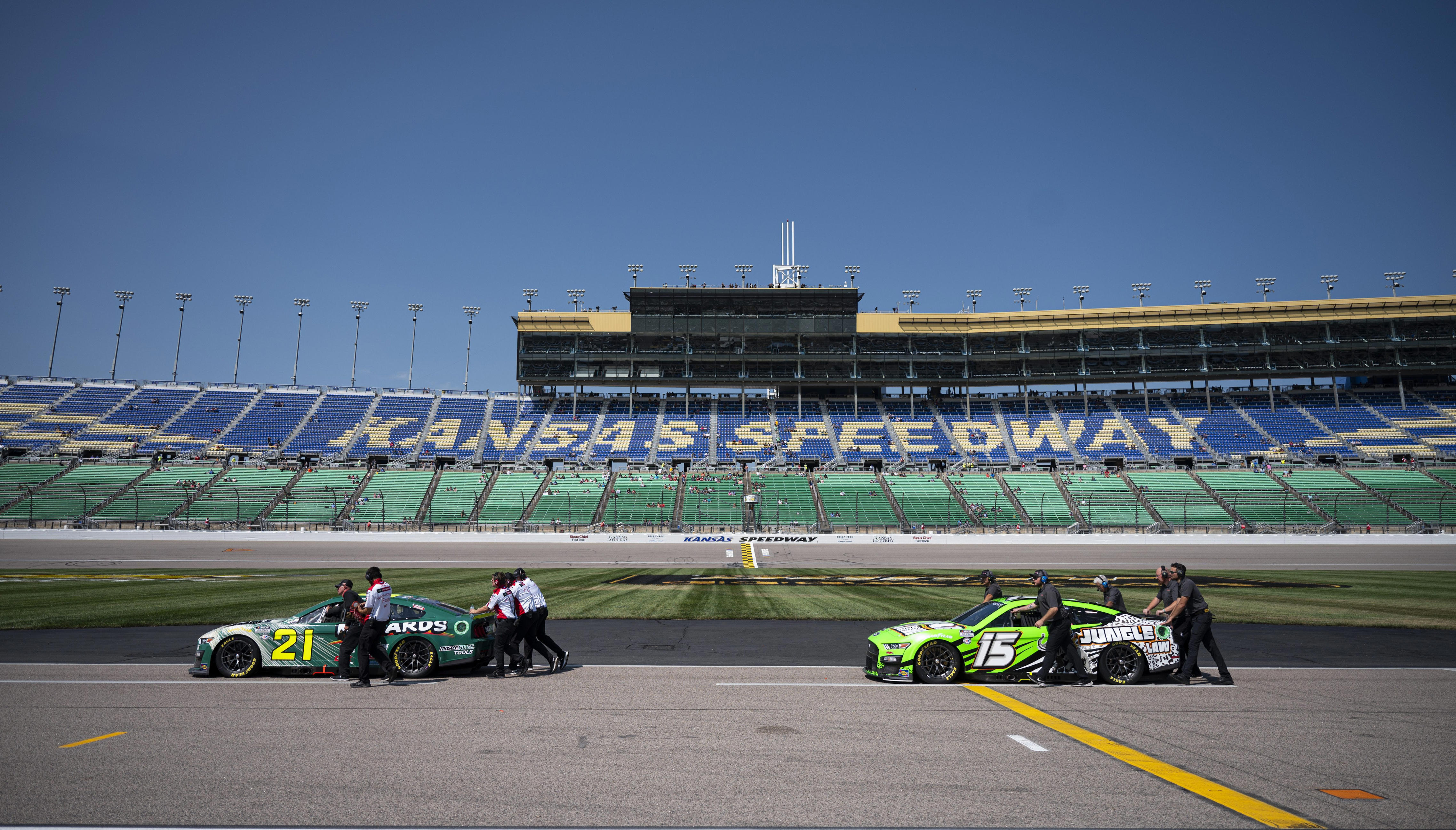 nascar starting lineup for adventhealth 400 at kansas in 2024