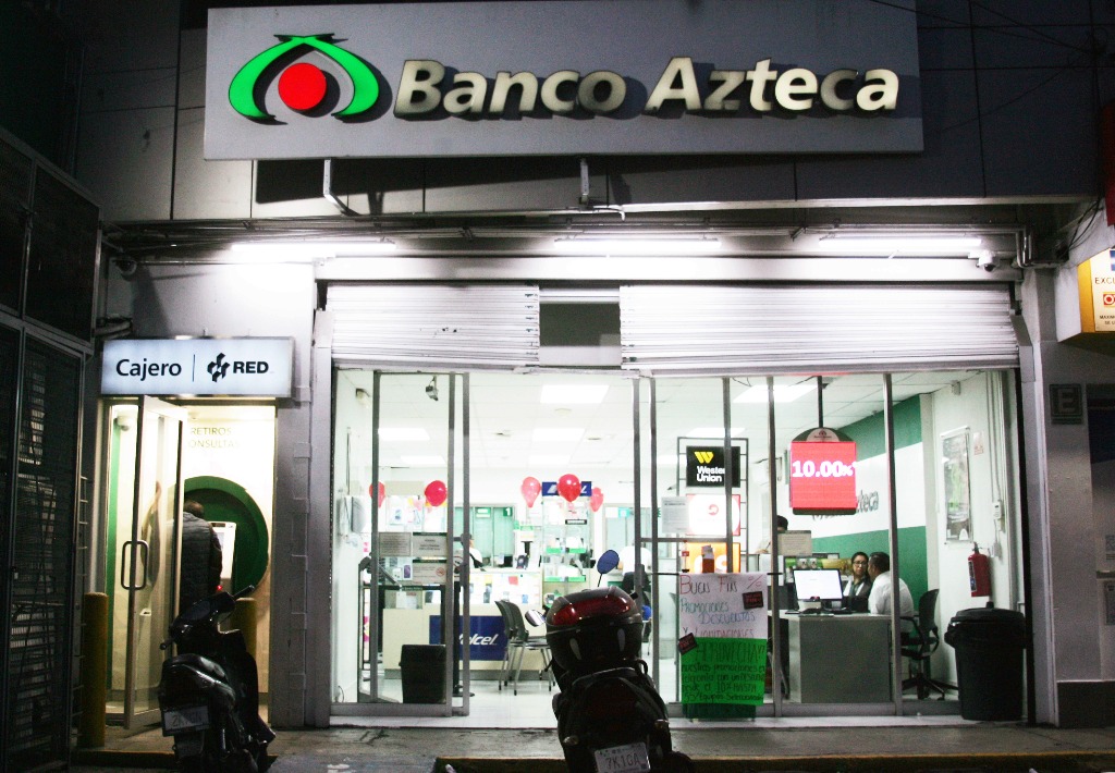 banco azteca opera con honestidad, dice tras acusaciones a congresista de eu