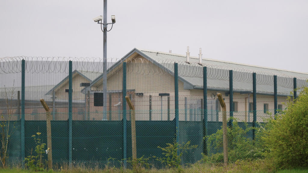 le royaume-uni annonce débuter les expulsions de demandeurs d'asile vers le rwanda en juillet