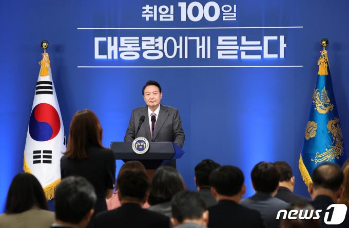 윤 대통령 두 번째 기자회견…'김여사·채상병·거부권' 질문 제한 없다