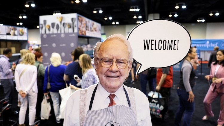 'i hope i come next year': all the things warren buffett said at 1st berkshire meet without charlie munger