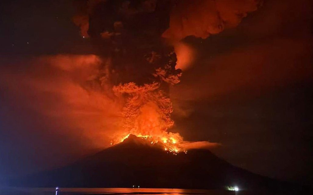 indonesia on tsunami alert after volcano explosion