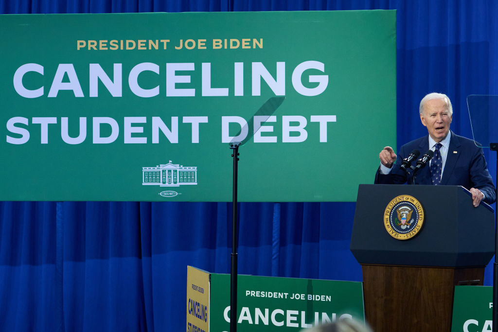 biden presenta nueva propuesta para reducir la deuda estudiantil