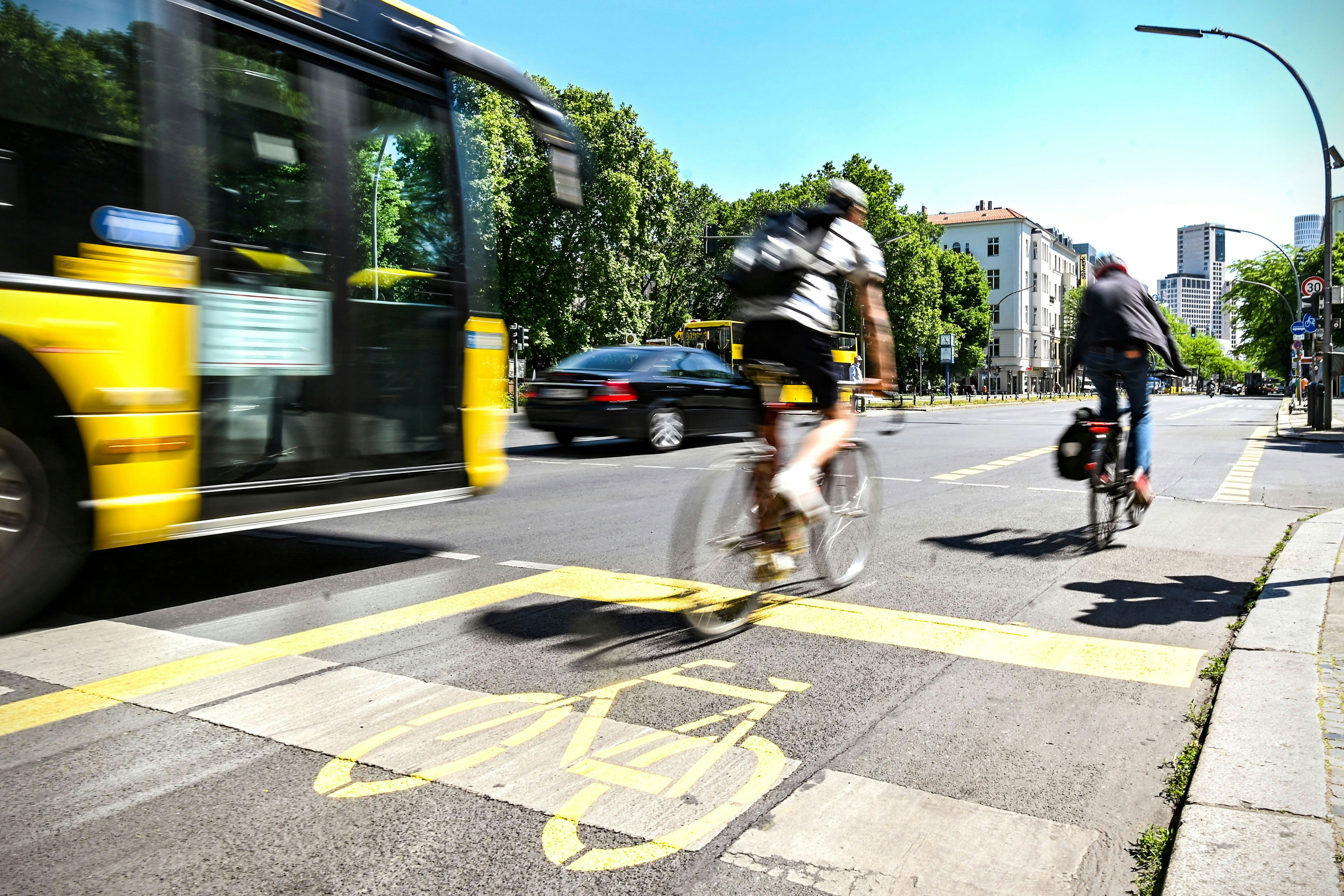 die neuen radwege für berlin: wo fahrradfahrer bald mehr platz haben