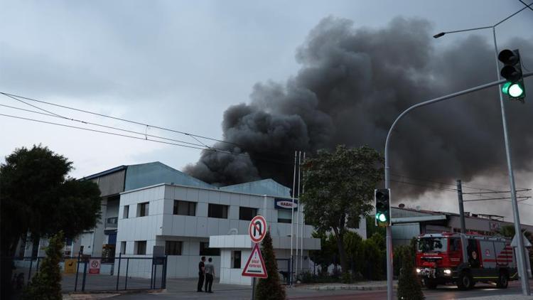 i̇zmir'de fabrika yangını