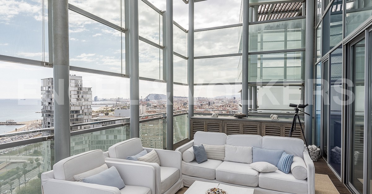 ¿nueva york o barcelona? sale a la venta un impresionante ático dúplex con vistas al mar mediterráneo