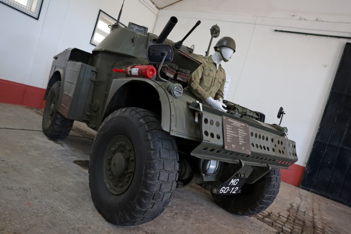 25 abril: carros militares ganham “nova vida” à ferrugem e vão “reviver” golpe