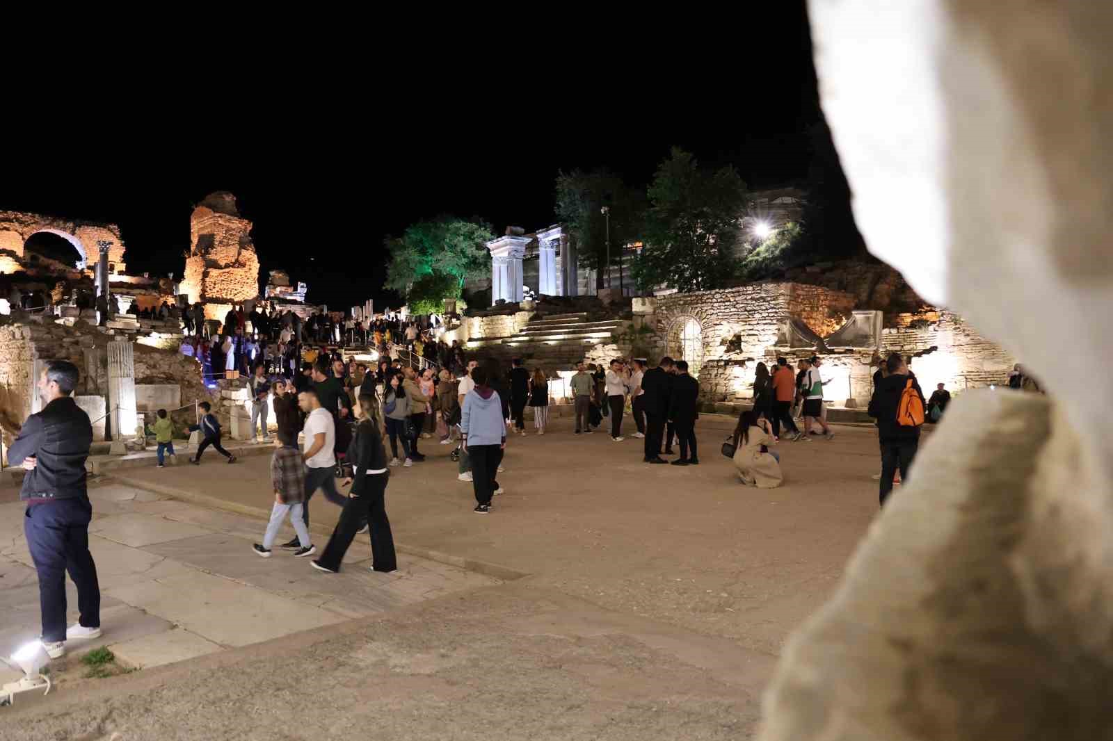 efes antik kenti’ndeki ‘gece müzeciliği’ lansmanına yoğun katılım