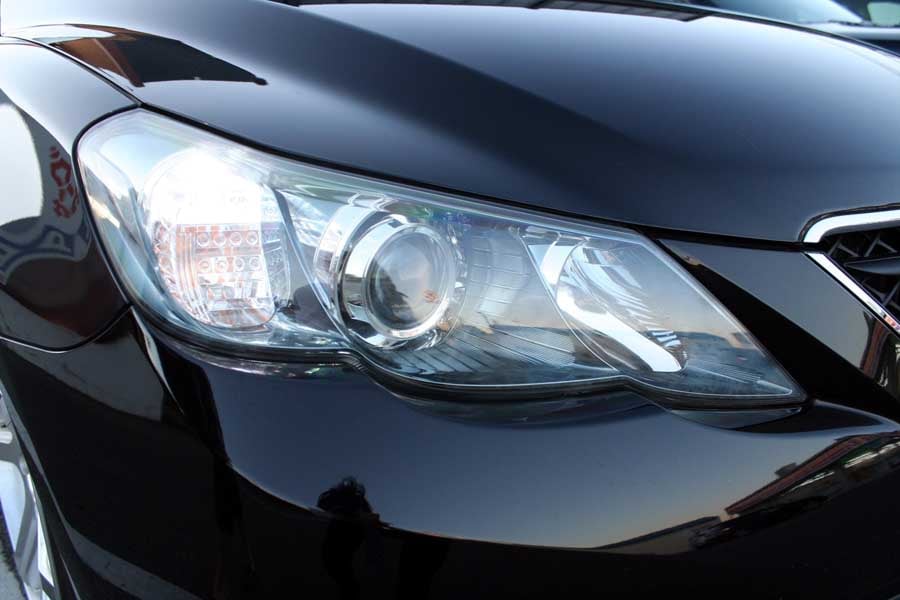 ヘッドライトが自動で点灯！ 「オートライト機能」は、夕暮れ時の事故を防ぐ“切り札”になれるでしょうか？