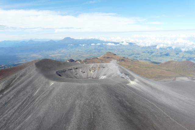volcán puracé: continuan los sismos y cambios en su actividad