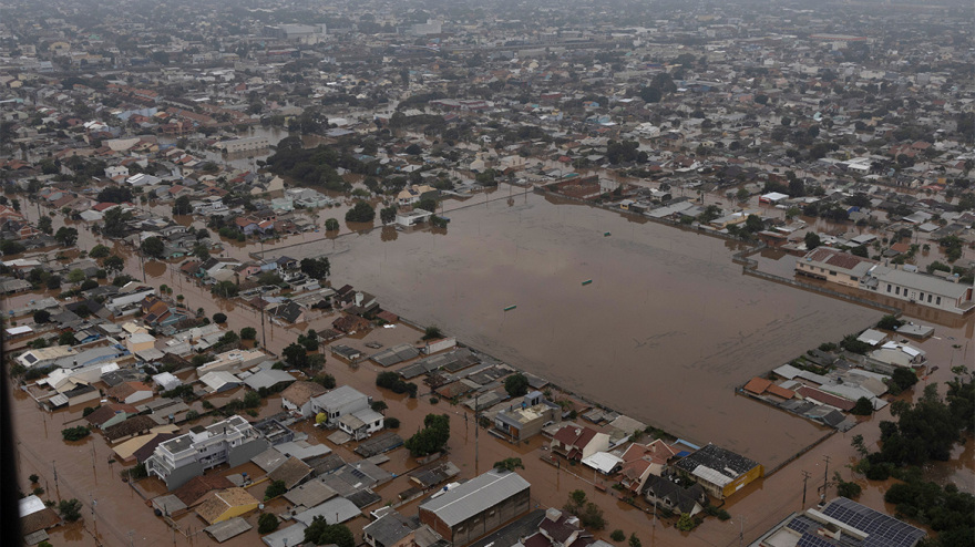 πλημμύρες στη βραζιλία: δεκάδες νεκροί και αγνοούμενοι, χιλιάδες ξεσπιτώθηκαν - δείτε βίντεο