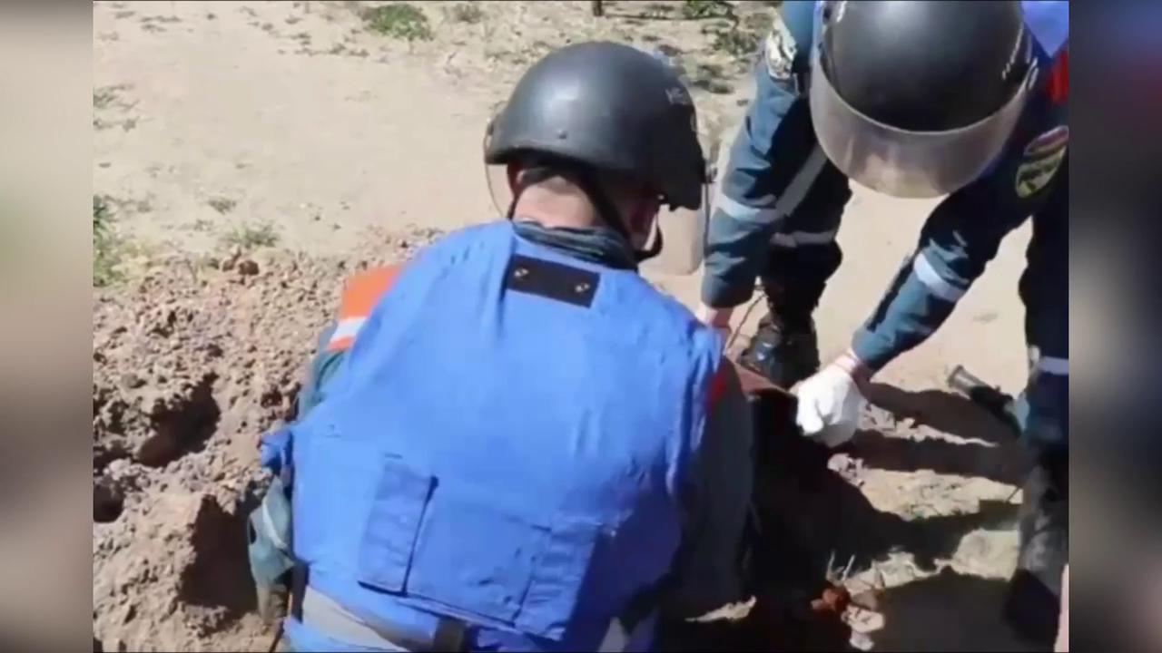 Russian bomb disposal team removes unexploded WWII explosive