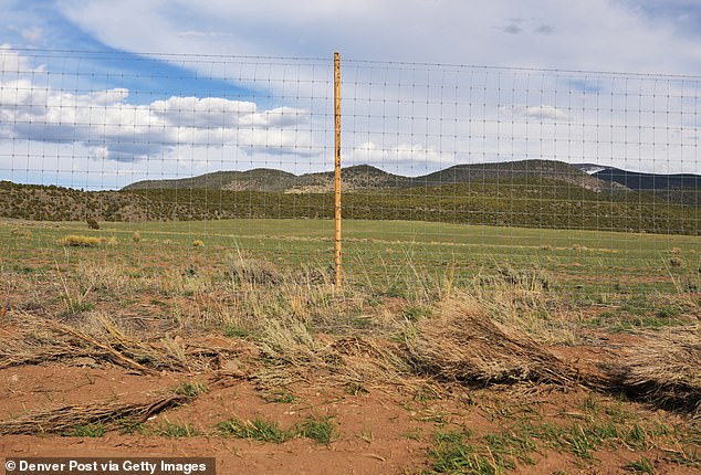 texas oil baron's son builds fence on $105m ranch to keep out locals