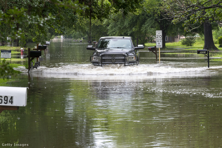 ítéletidő texasban: heves esőzés és tornádó pusztít az amerikai államban