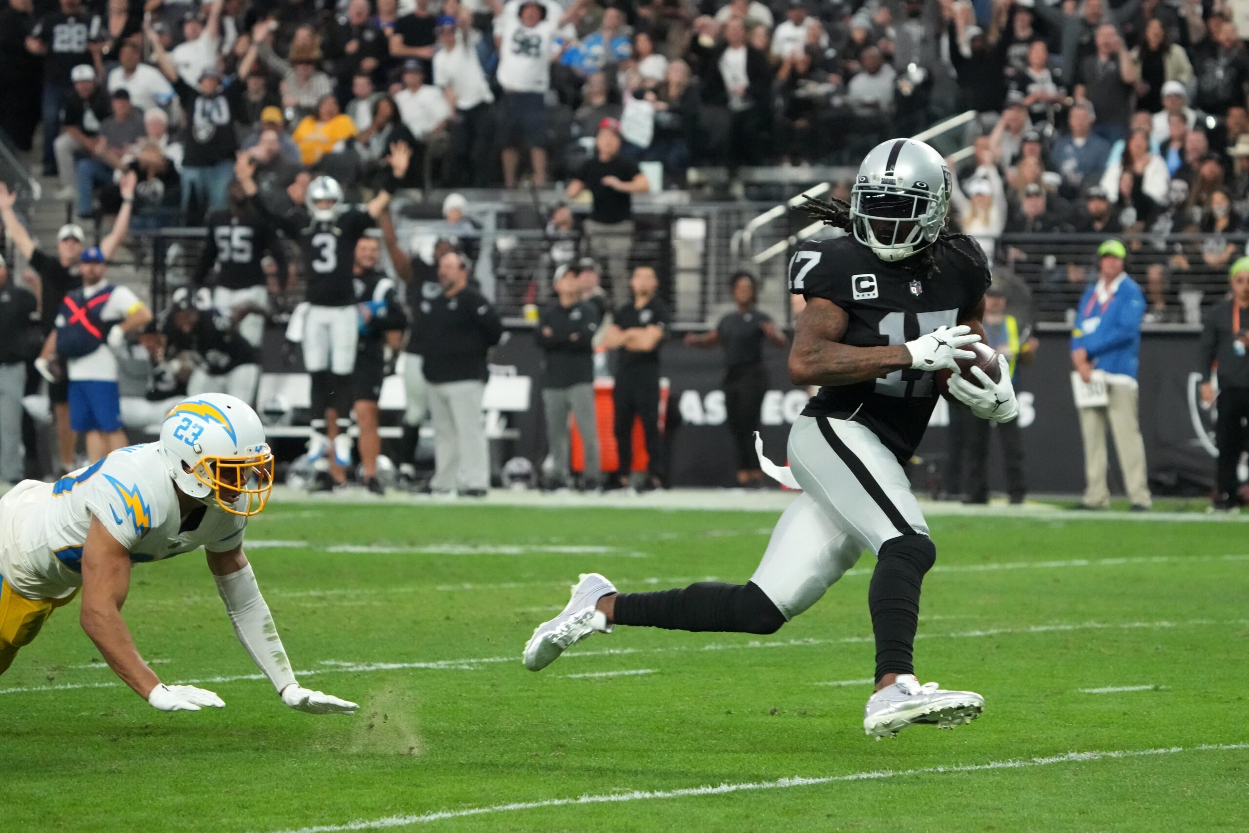 Las Vegas Raiders Depth Chart And Fantasy Preview: Davante Adams, Zamir ...