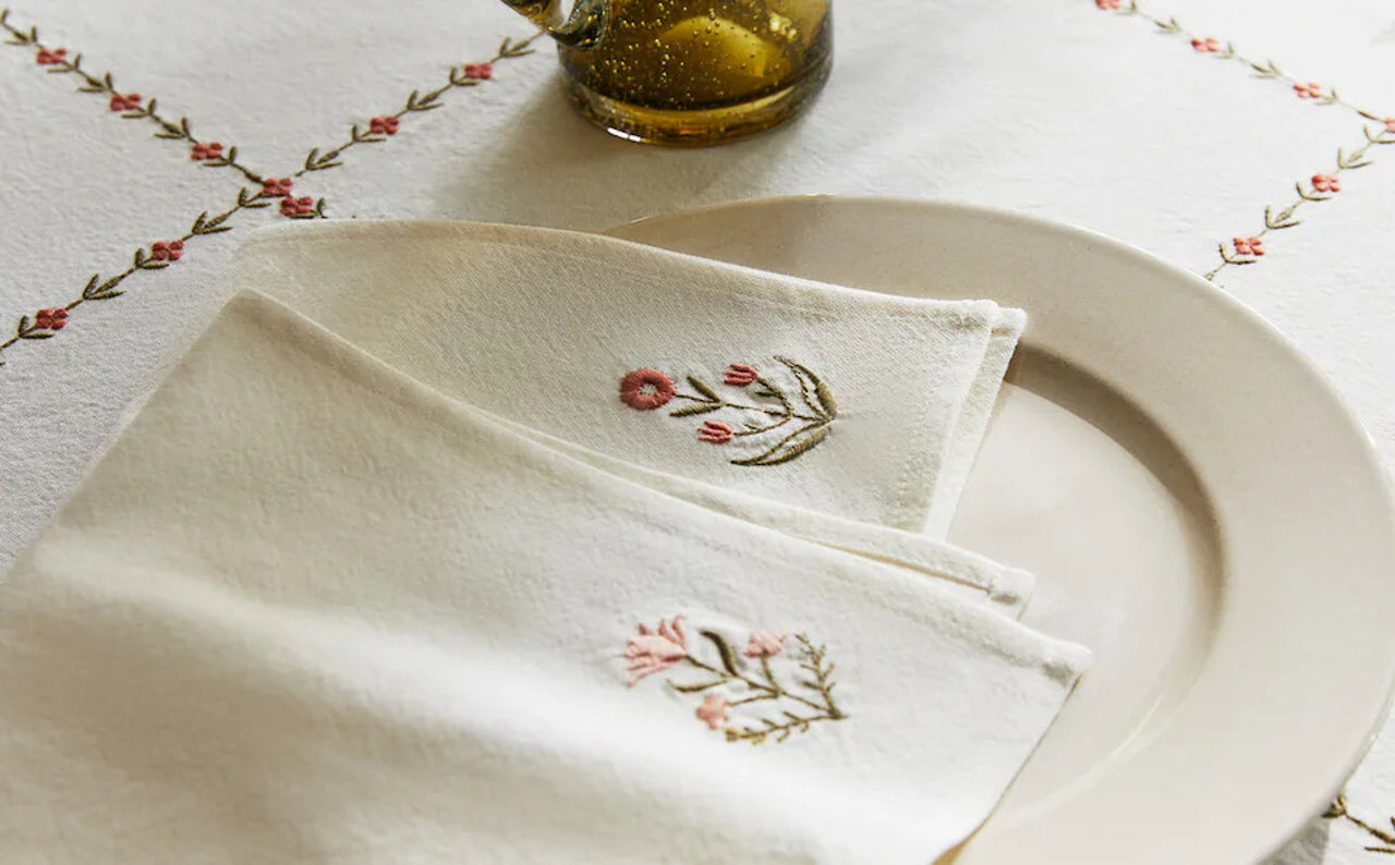 encontré los manteles más bonitos para decorar la mesa en zara home