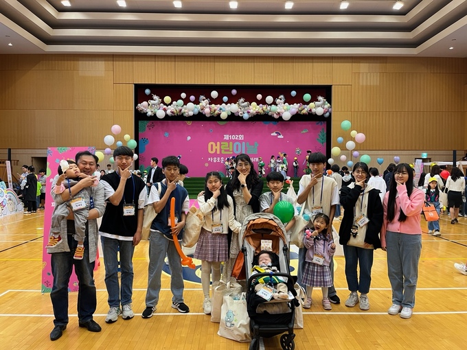 ‘자식 부자’ 의령 10남매 가족의 특별한 어린이날 서울 나들이