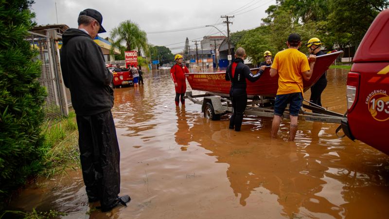 inondations au brésil : 70.000 personnes hors de leur domicile et une soixantaine de morts