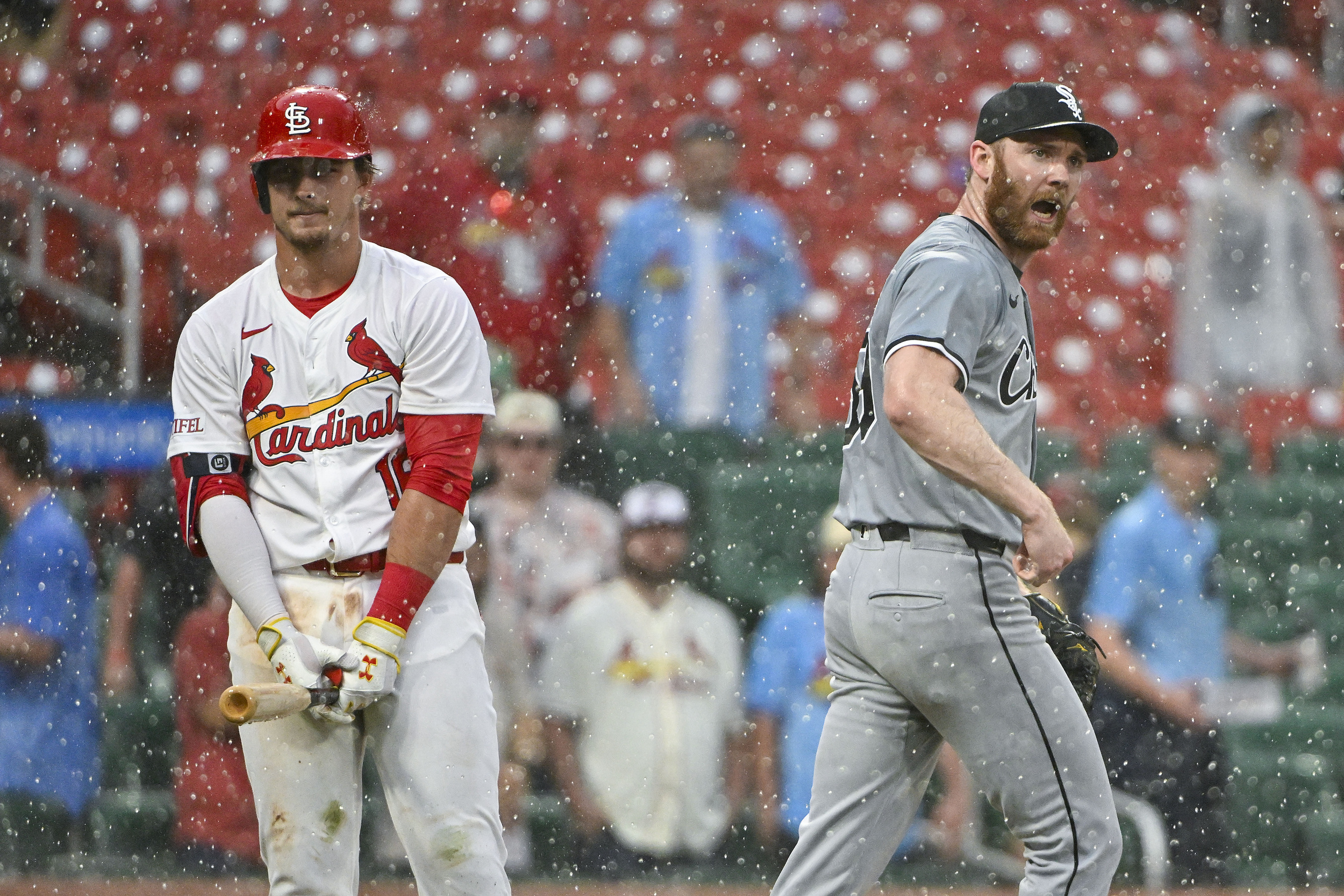 rain delay was called at the worst time possible in white sox-cardinals game
