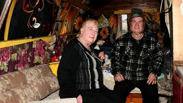 end of the road for wanderly wagon: last travellers living in barrel-top wagon settle down