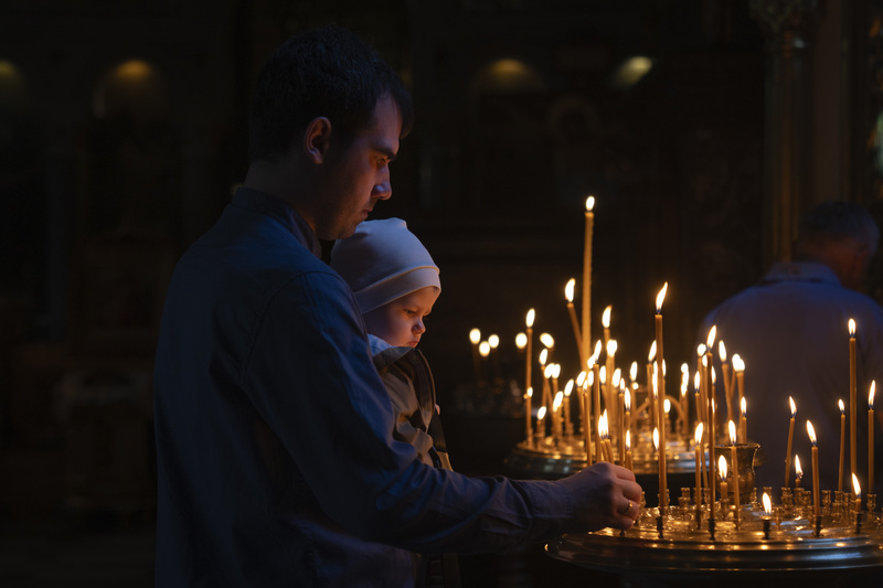 zelenskyj na pravoslavné velikonoce řekl, že ukrajinci klekají jen k modlitbě