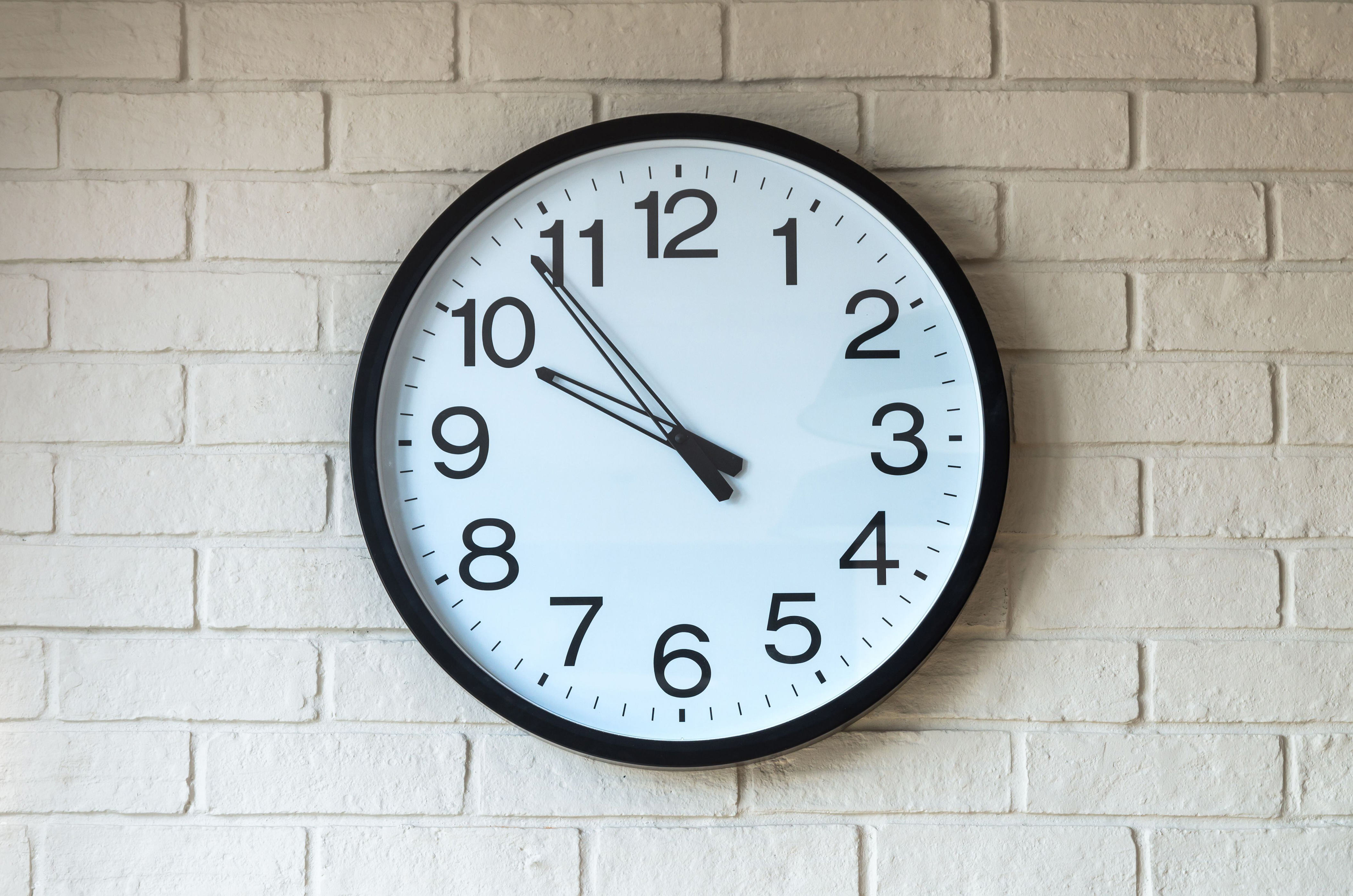 cambio de hora en chile: en esta fecha se deben modificar los relojes en 2024 para sumarse al nuevo horario