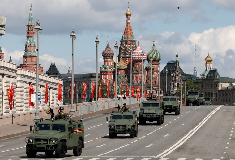 russia parades missile systems and tanks in moscow ahead of wwii victory day