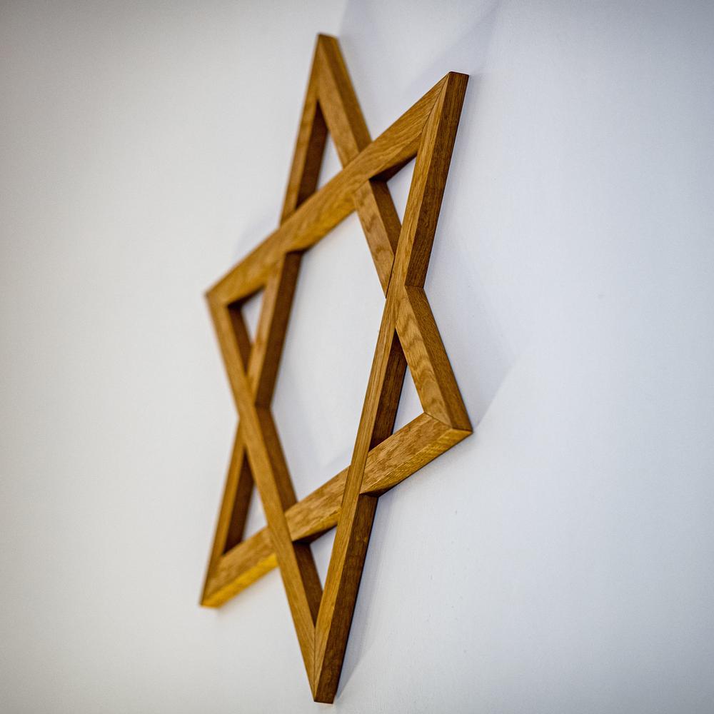 drei bombendrohungen gegen synagogen pro tag: schlimmster ausbruch von antisemitismus seit zweitem weltkrieg