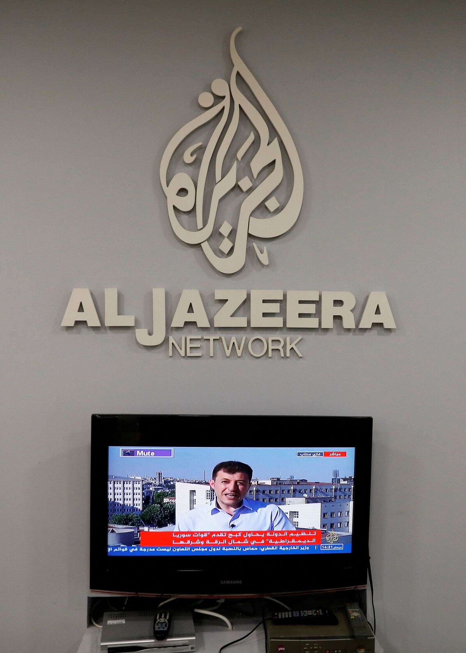 screens go black as al jazeera goes off-air in israel after govt decision
