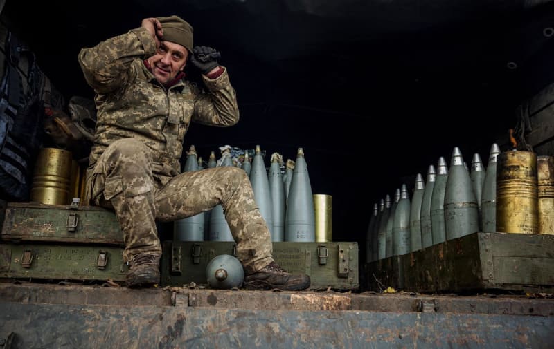 ukrainian armed forces to receive prototypes of long-range artillery shells from rheinmetall