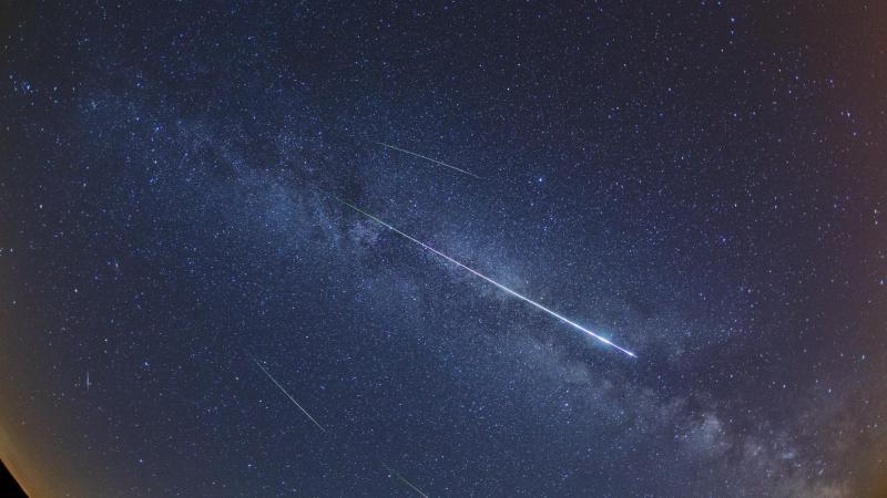 météorites : pourquoi la pluie d’étoiles filantes attendue cette nuit pourrait être exceptionnelle