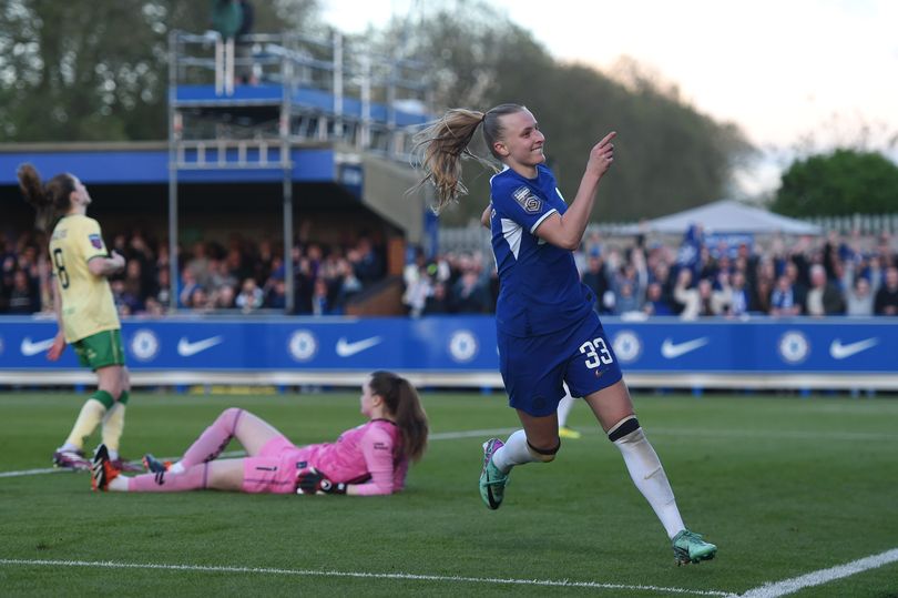 chelsea thump bristol city 8-0 to take control of wsl fate after man city slip-up