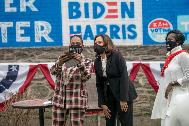 Mark Makela/Getty Sheryl Lee Ralph takes a selfie with Kamala Harris during a "Sister to Sister: Mobilizing in Action" event in Philadelphia on Sept. 17, 2020