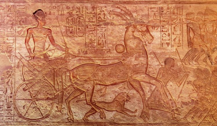 επί 94 χρόνια έψαχναν την κορυφή του αγάλματος του φαραώ ραμσή iι – το αναπάντεχο εύρημα από αρχαιολόγους