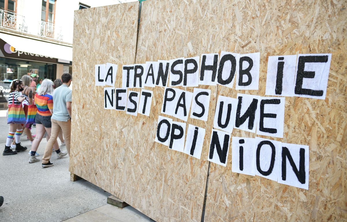 transphobie: des milliers de personnes se rassemblent pour dénoncer « l'offensive transphobe »